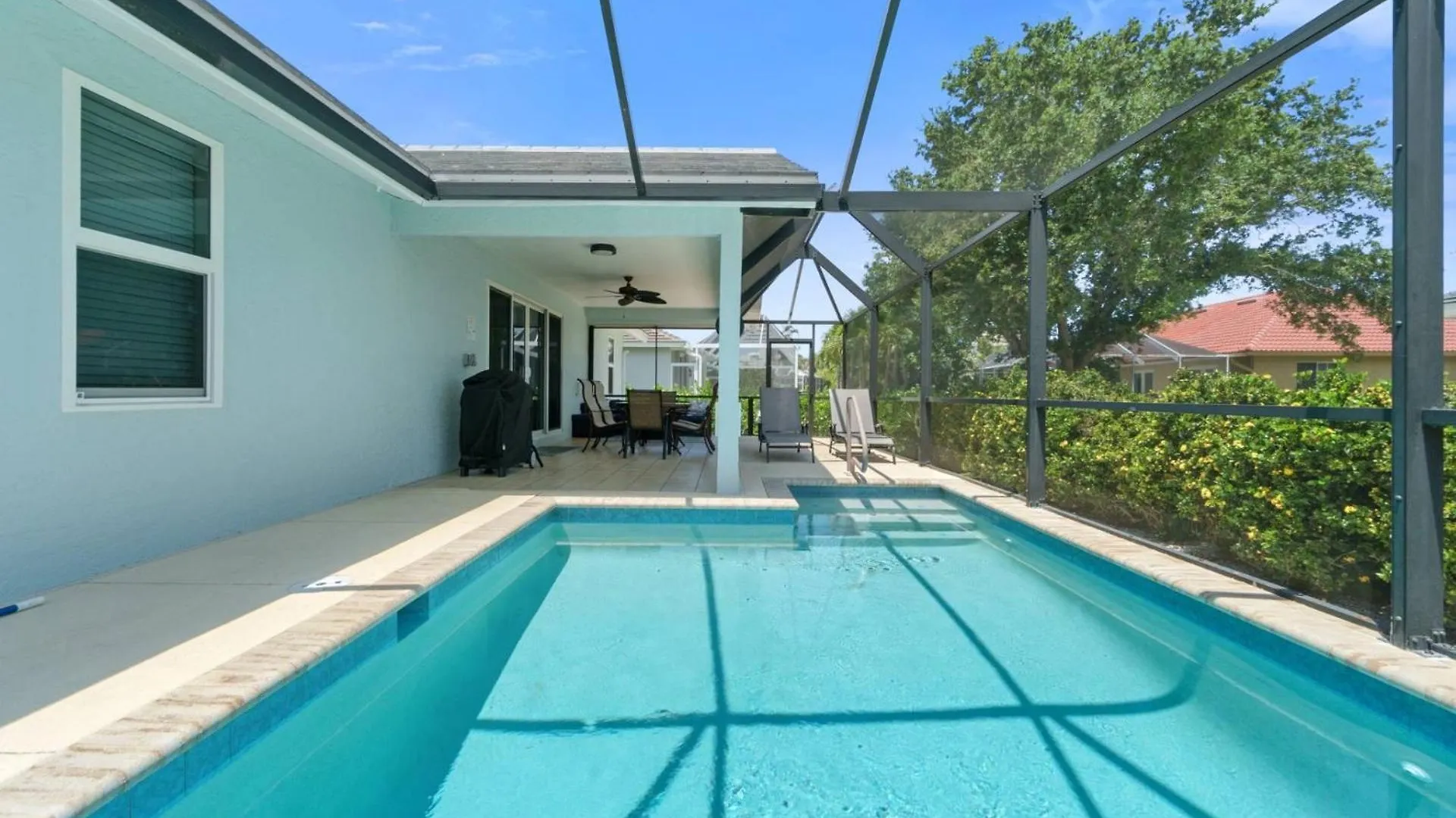 Valley Avenue Getaway With Pool *