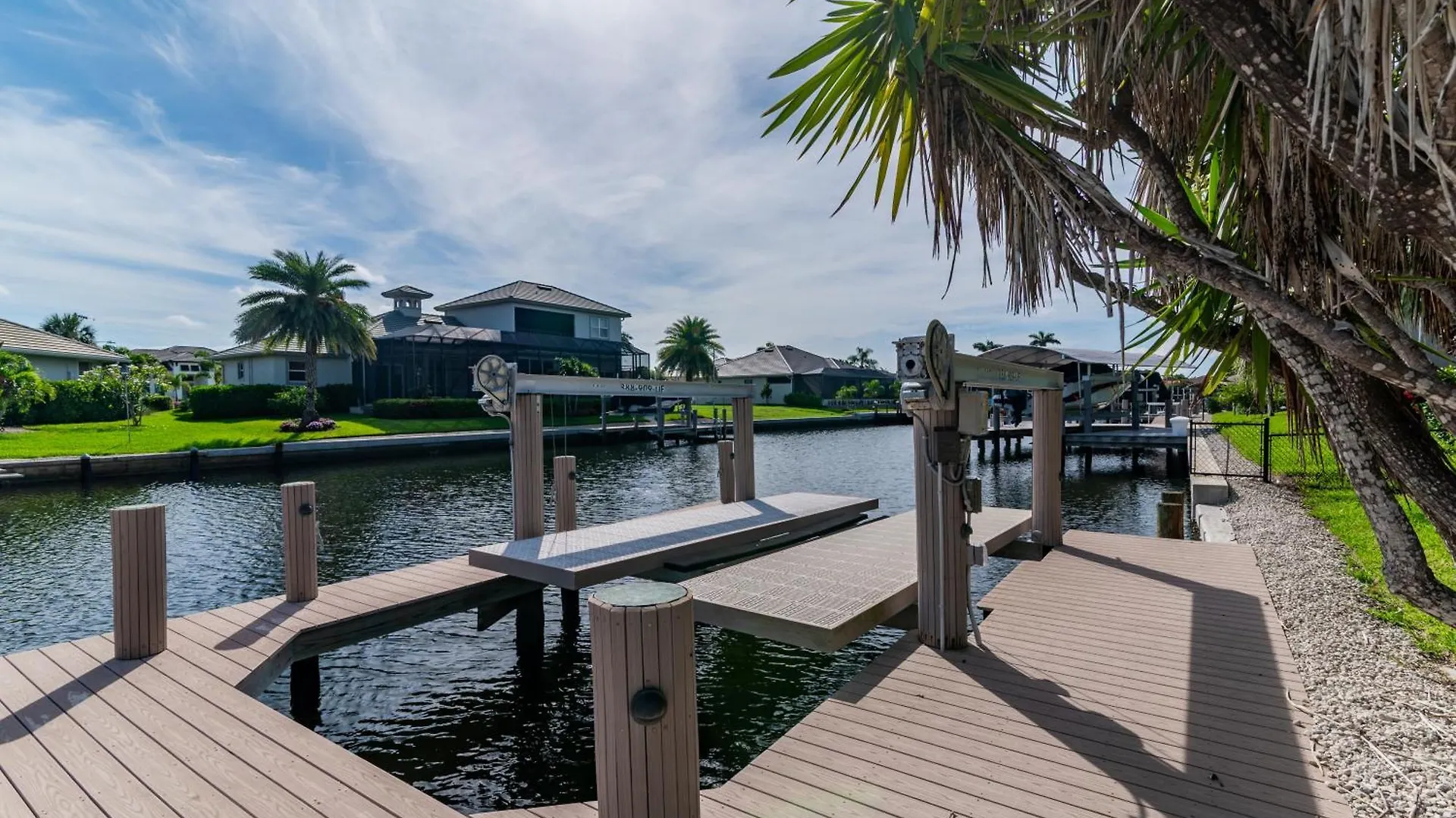 The Seahorse House I Wide Views On Tip Lot Minutes From The Gulf Holiday home *