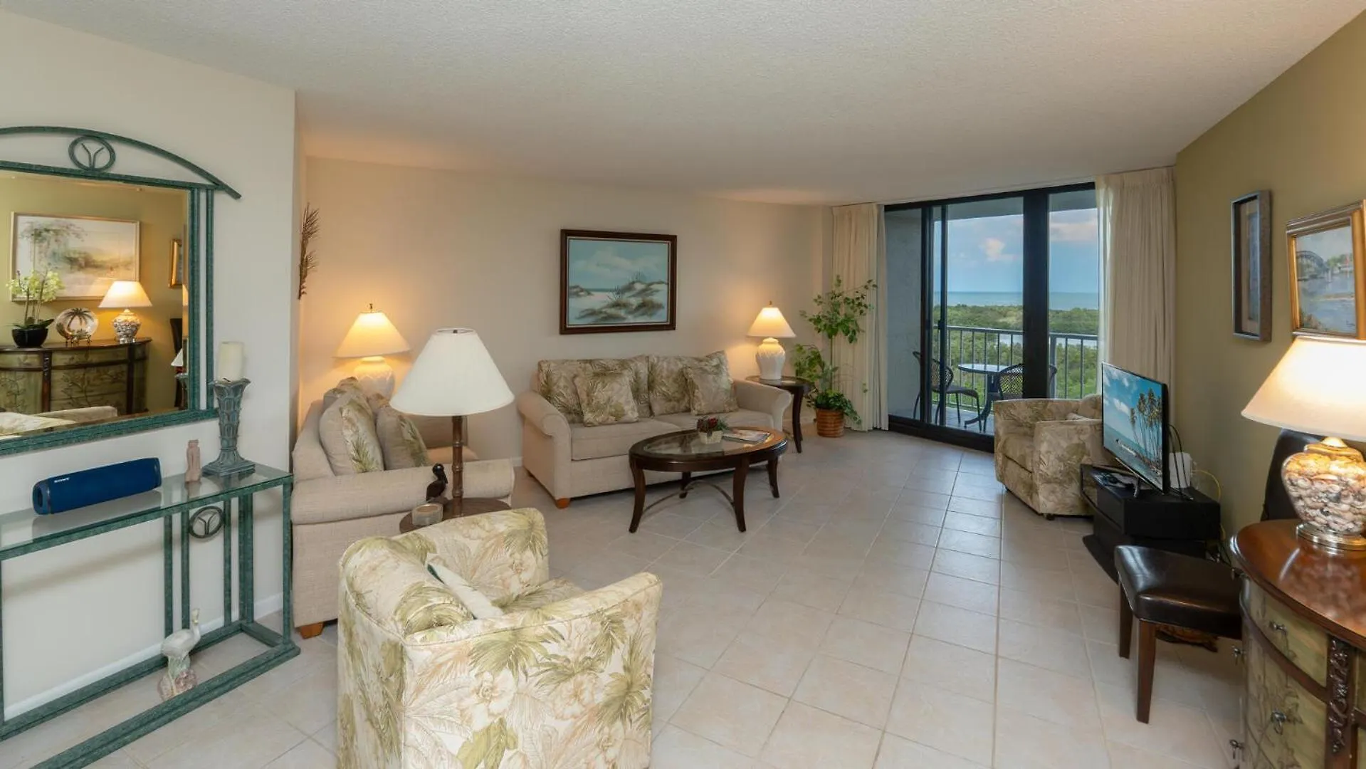 Apartment South Seas Tower 4-701 *