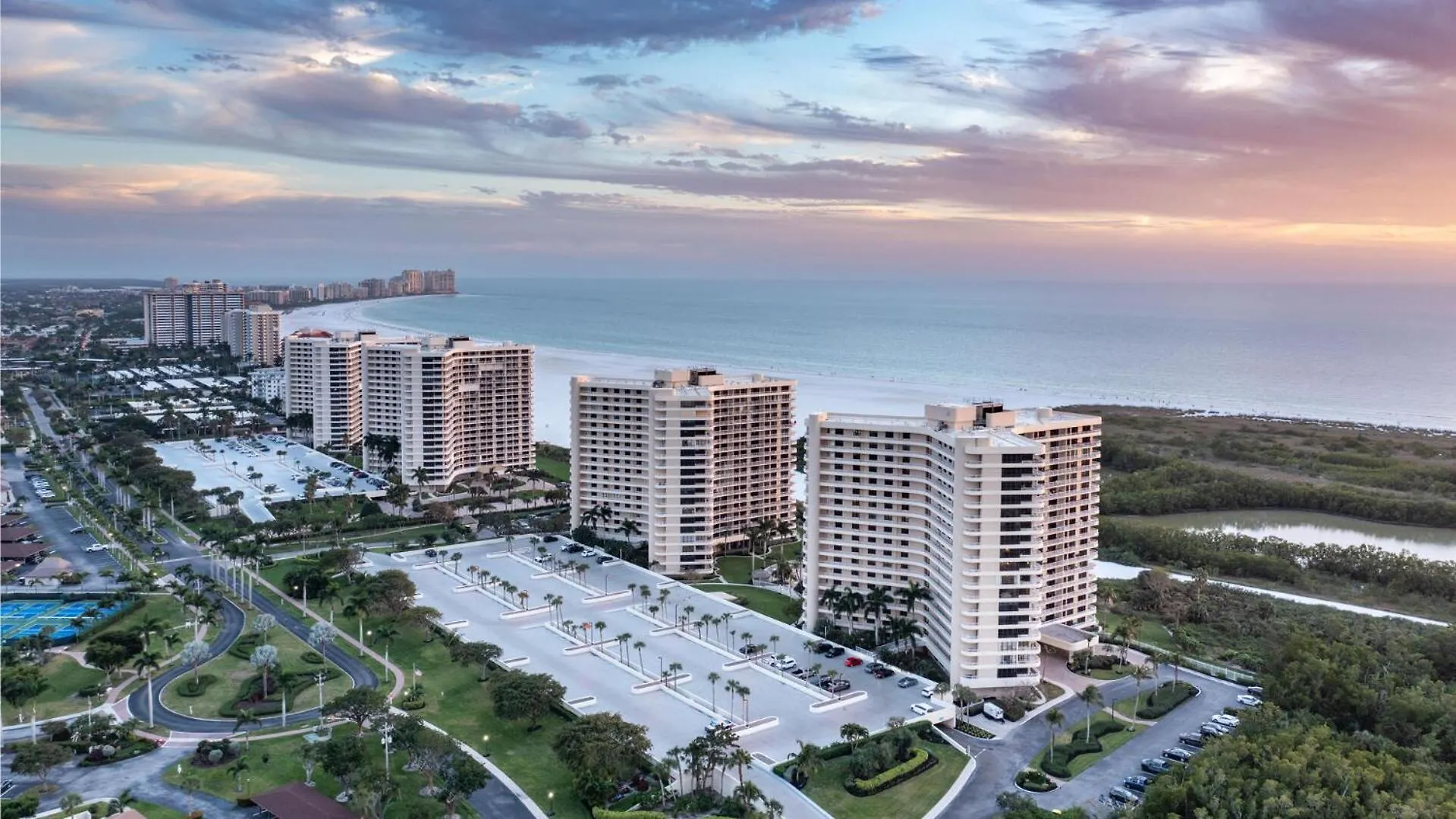 Apartment South Seas Tower 4-701
