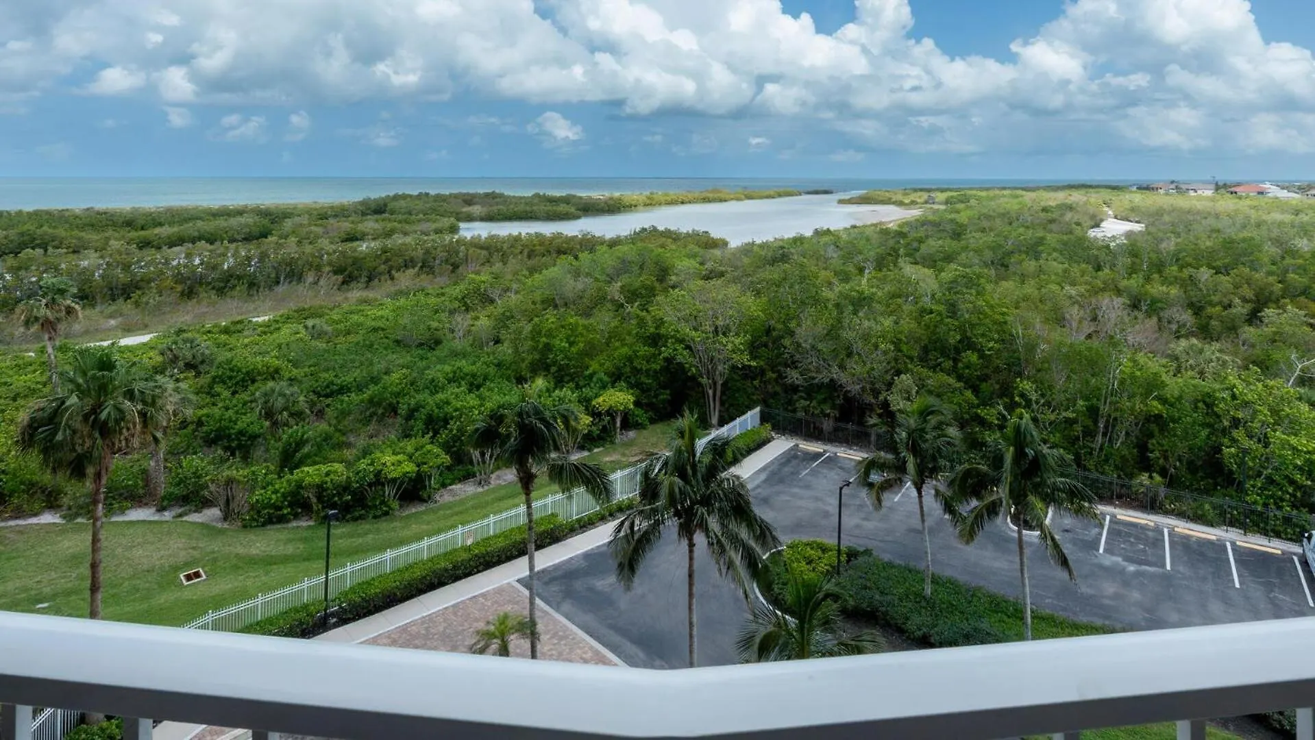 Apartment South Seas Tower 4-701
