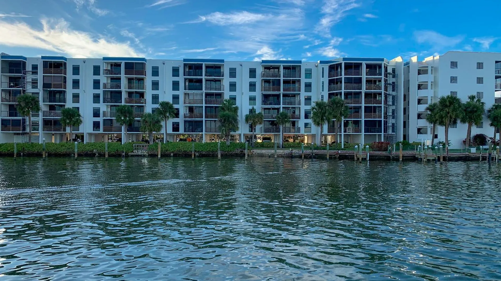 Riverside Club *