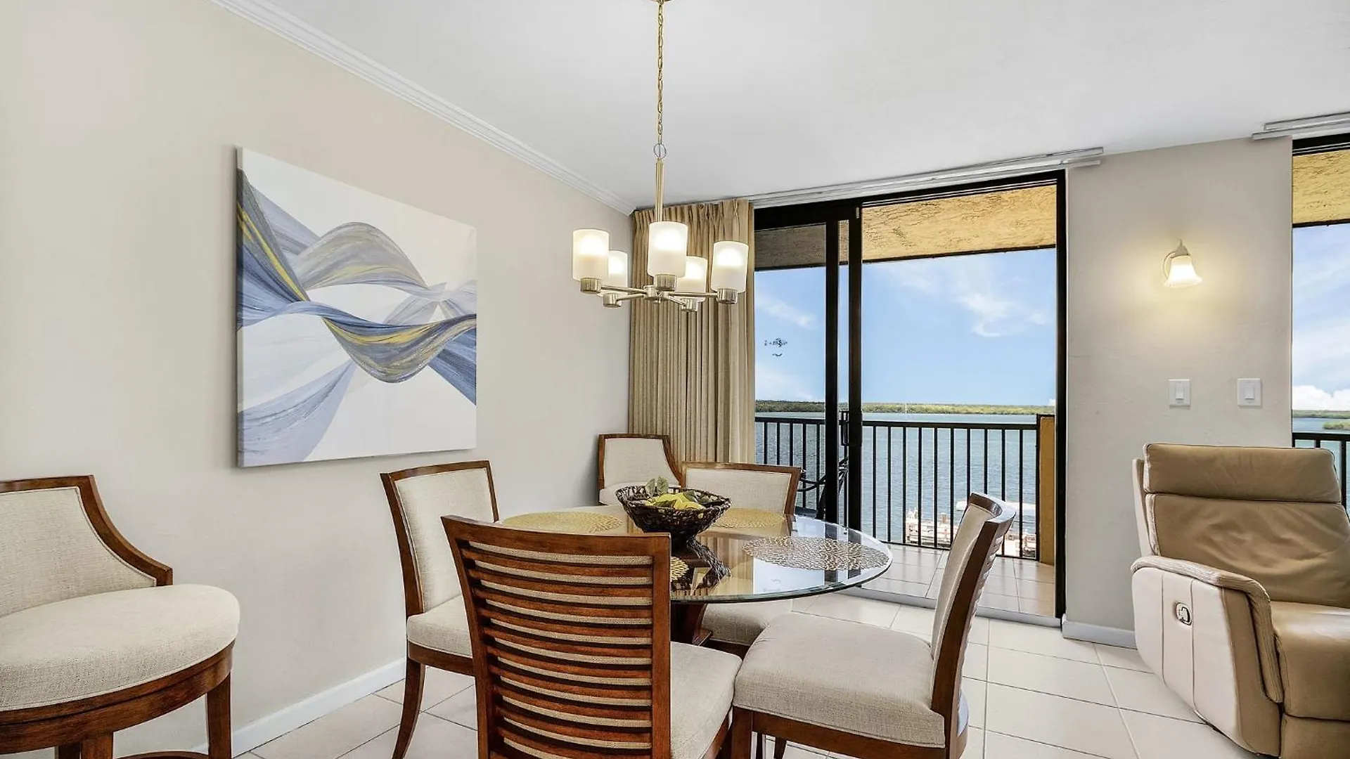Sunrise Bay Apartment