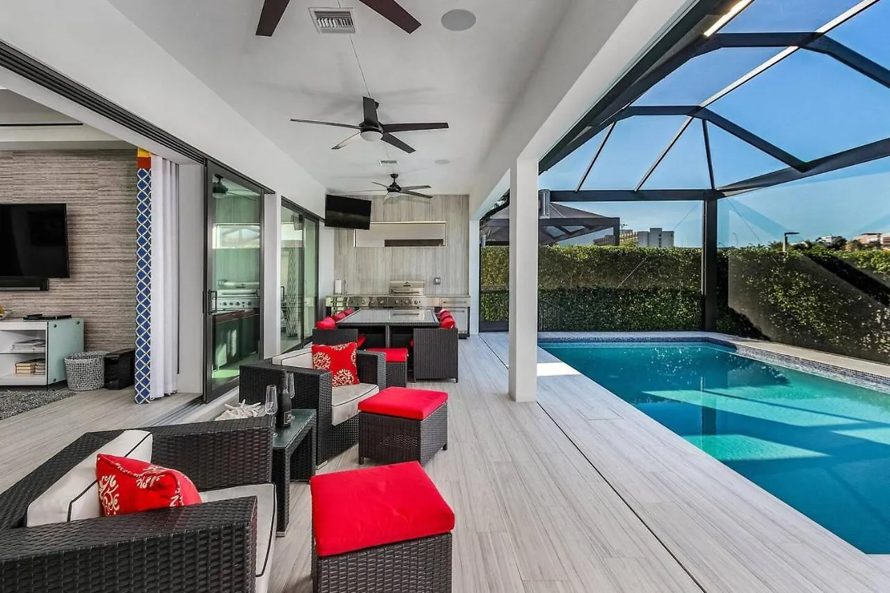 Holiday home 5 Min. Walk-luxurious Modern Pool Marco Island