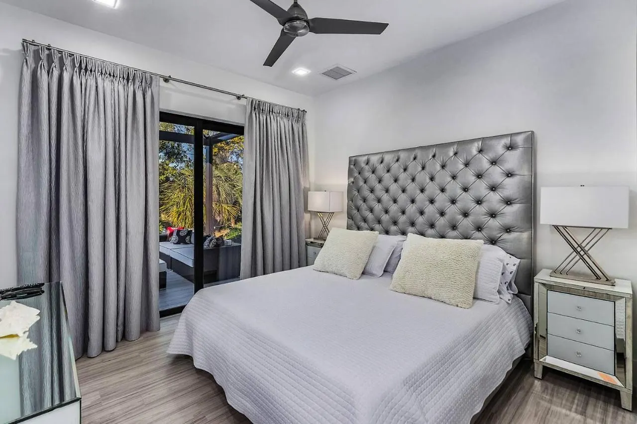 5 Min. Walk-luxurious Modern Pool Marco Island