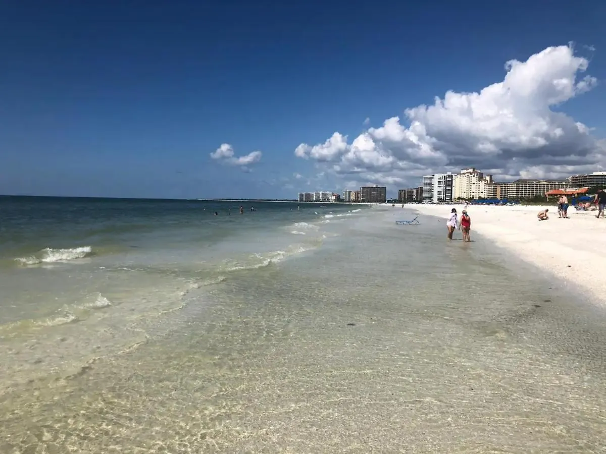Holiday home 5 Min. Walk-luxurious Modern Pool Marco Island