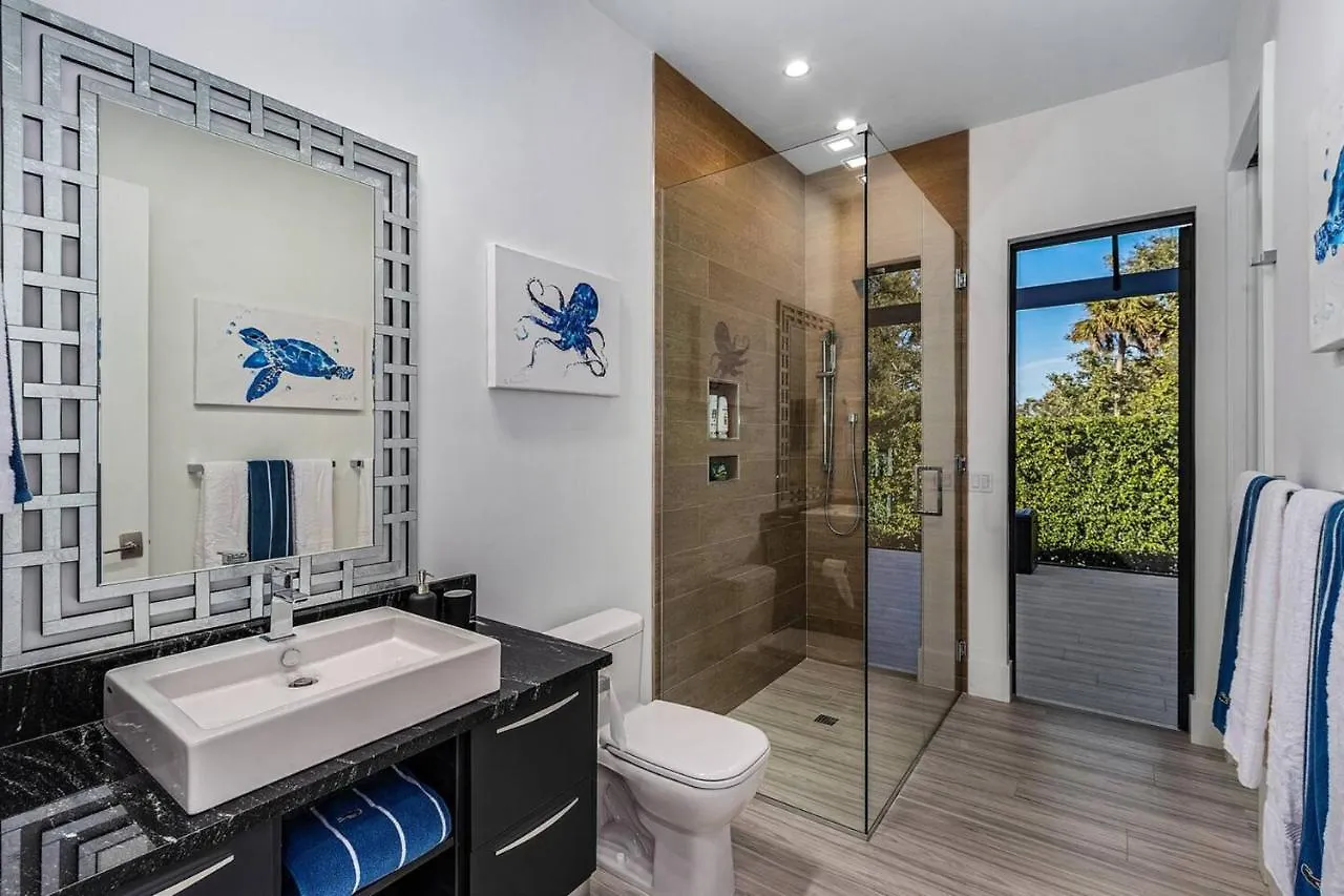5 Min. Walk-luxurious Modern Pool * Marco Island