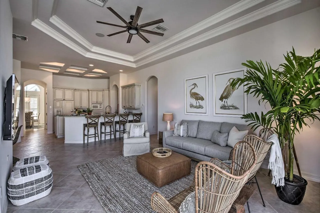 Luxury Island Oasis With Pool And Dock, 1 Mi To Beach! Holiday home Marco Island