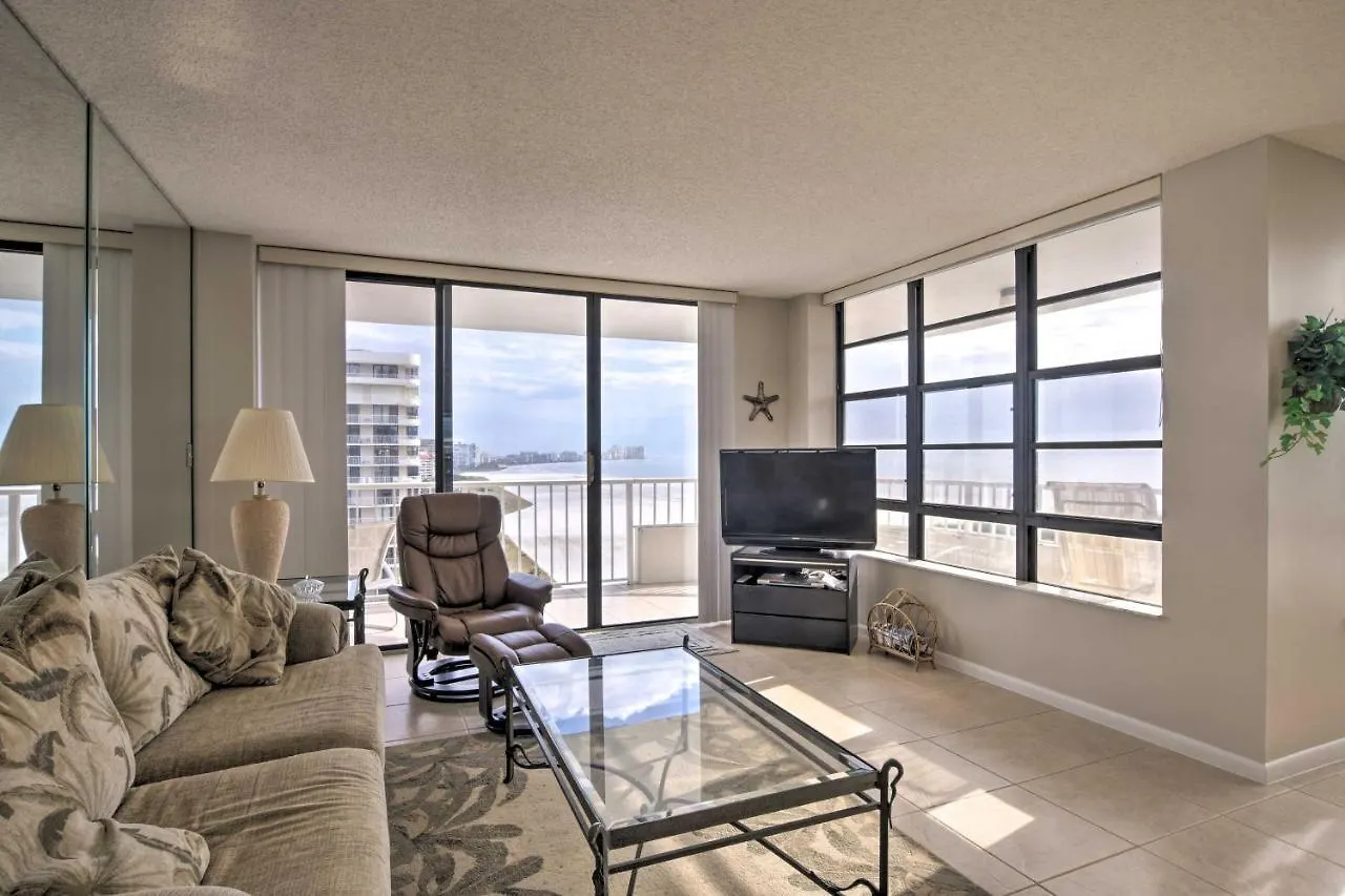 Beachfront With Pool! Apartment