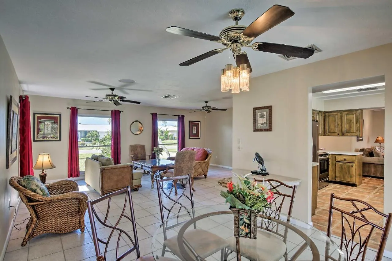 Waterfront With Heated Pool And Dock Holiday home *