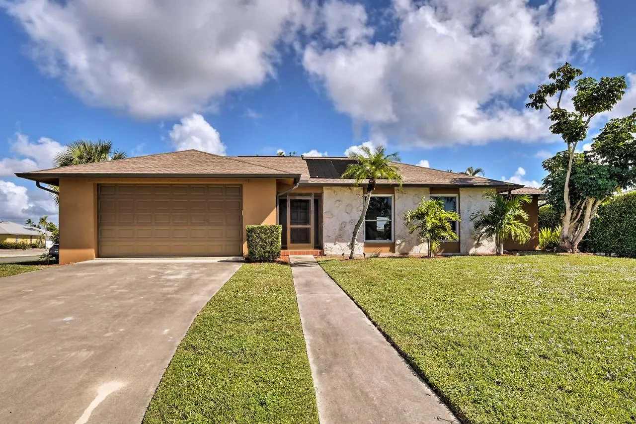 Waterfront With Heated Pool And Dock Holiday home *
