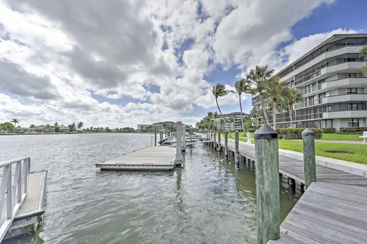 With Balcony And Stunning Ocean Views! Apartment