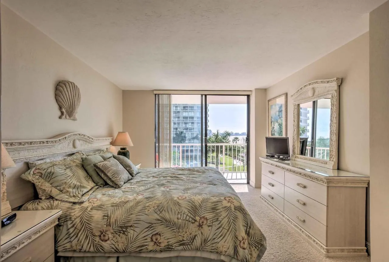 Apartment Sunny Getaway Community Amenities, Walk To Beach! *