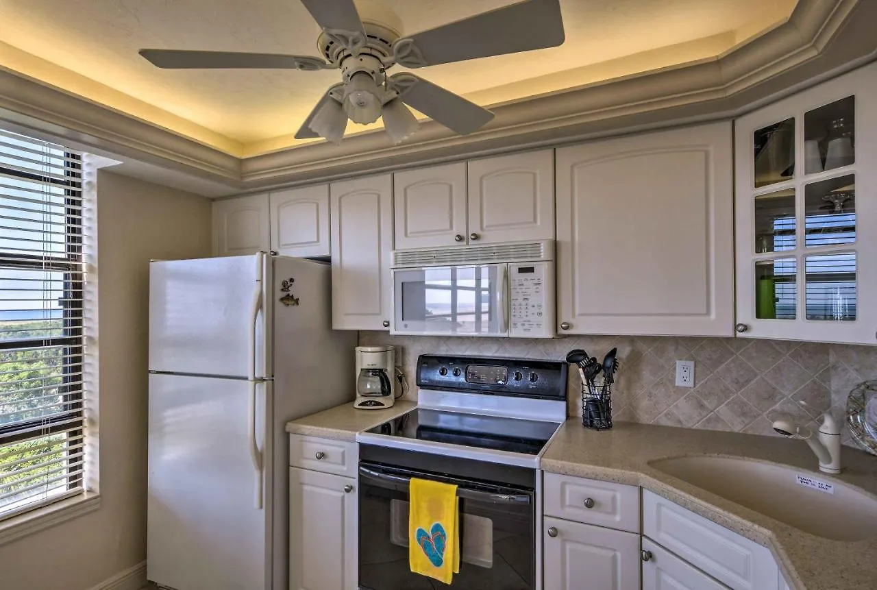 Apartment Sunny Getaway Community Amenities, Walk To Beach!