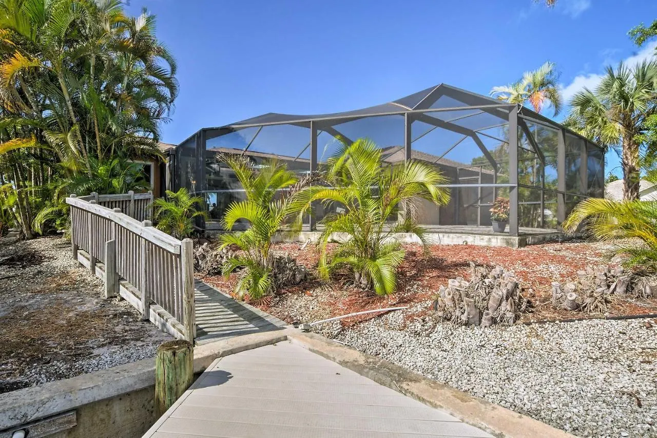 Waterfront With Heated Pool And Dock Holiday home Marco Island