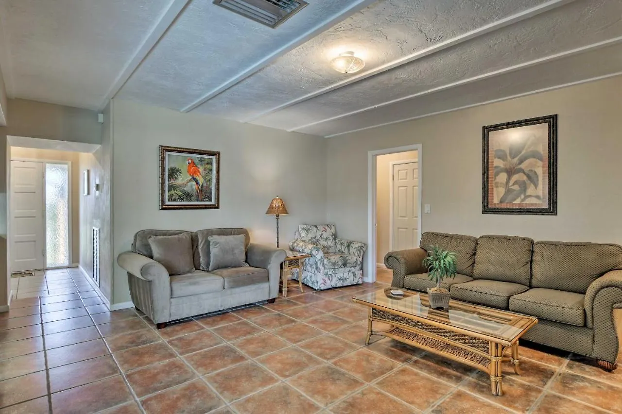 Waterfront With Heated Pool And Dock Holiday home *
