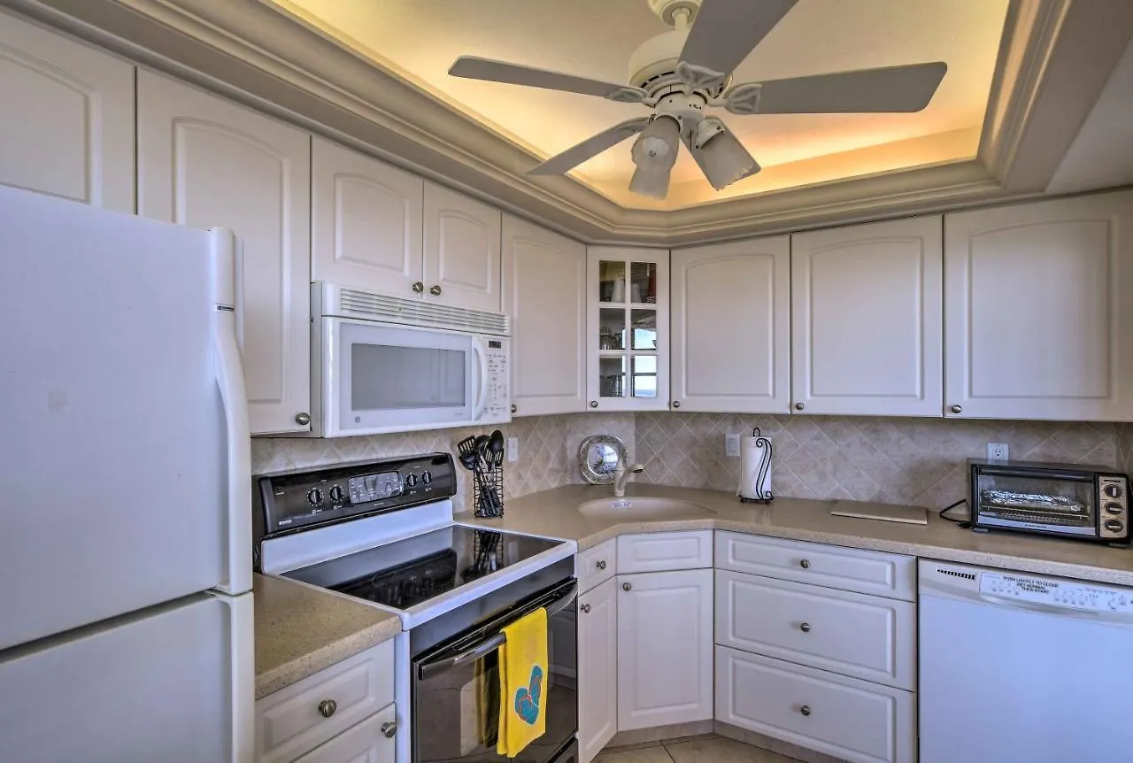Sunny Getaway Community Amenities, Walk To Beach! *