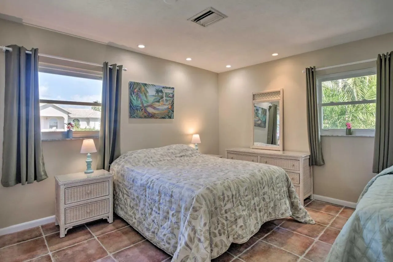 Holiday home Waterfront With Heated Pool And Dock *