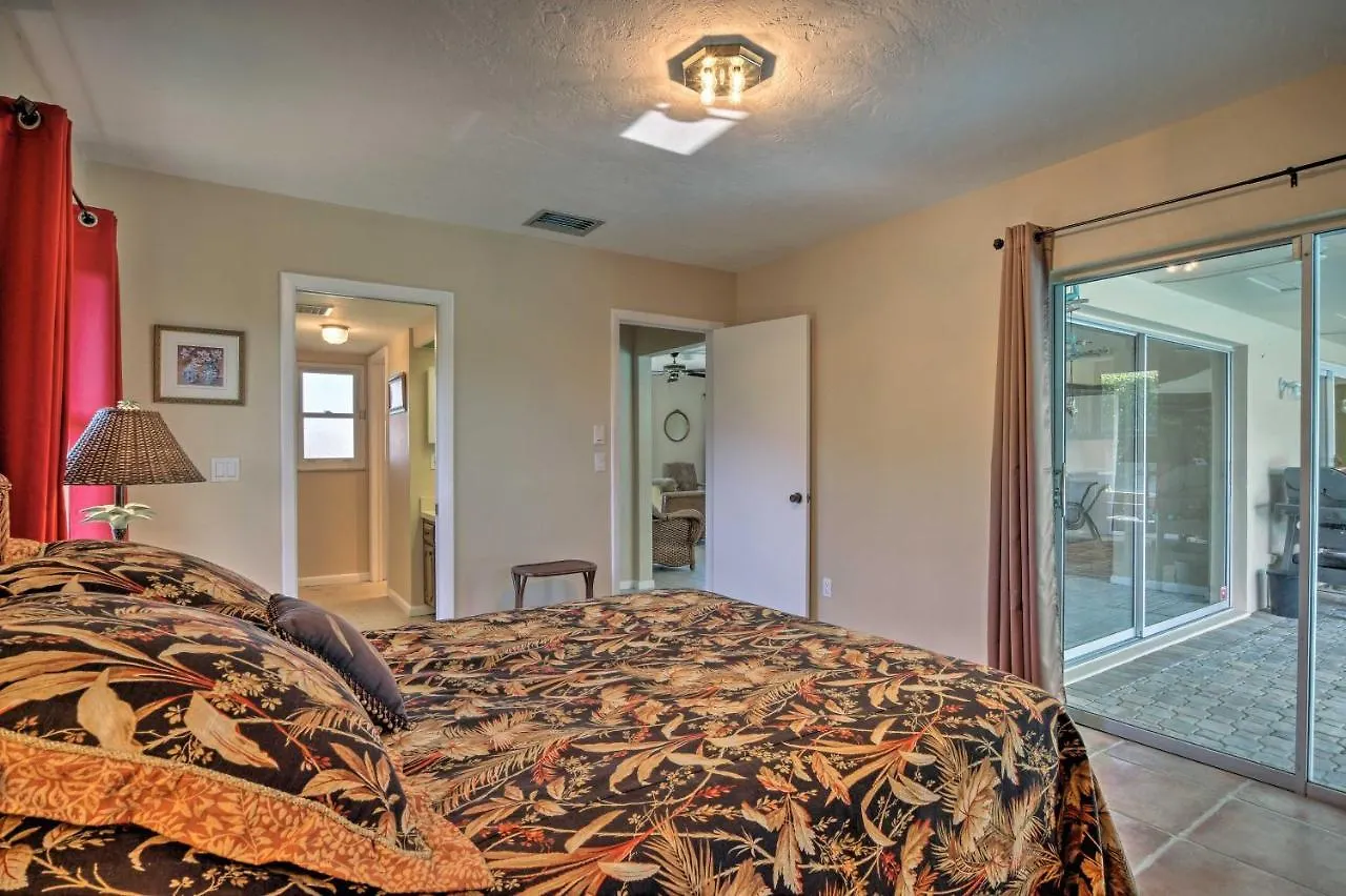 Waterfront With Heated Pool And Dock Holiday home Marco Island