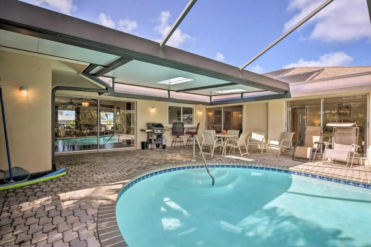 Waterfront With Heated Pool And Dock Holiday home