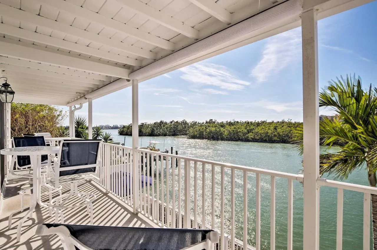 Apartment Waterfront Retreat With Shared Docks