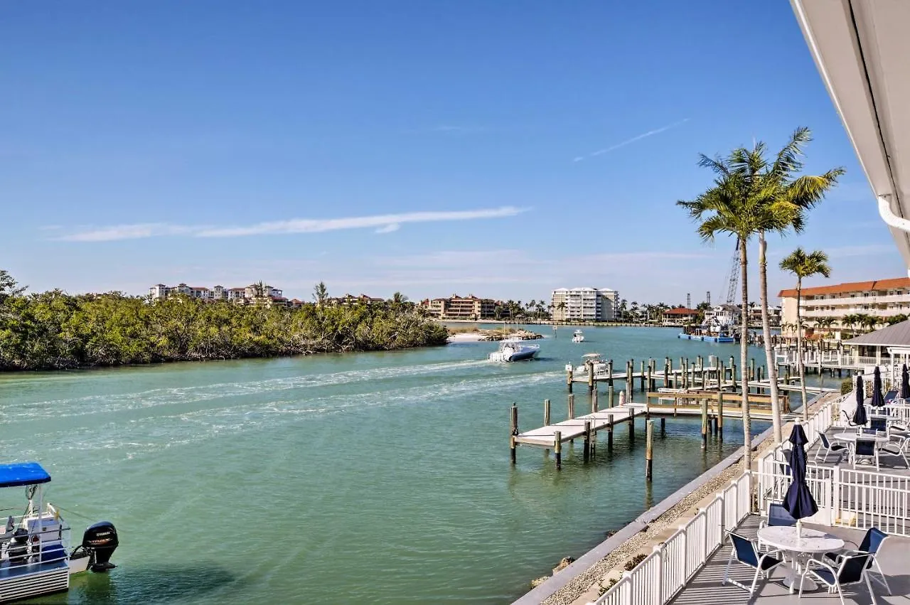 Waterfront Retreat With Shared Docks Apartment *
