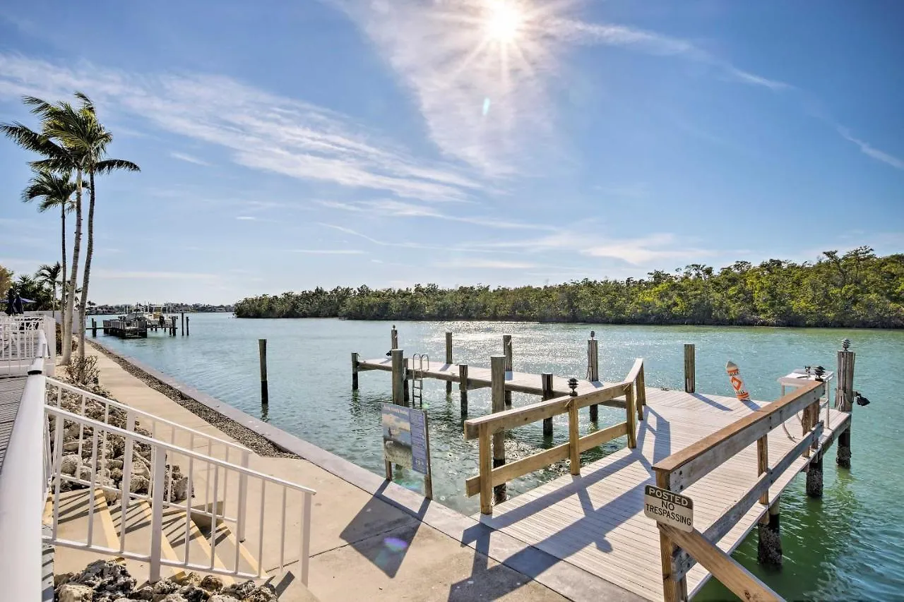 Waterfront Retreat With Shared Docks Apartment *