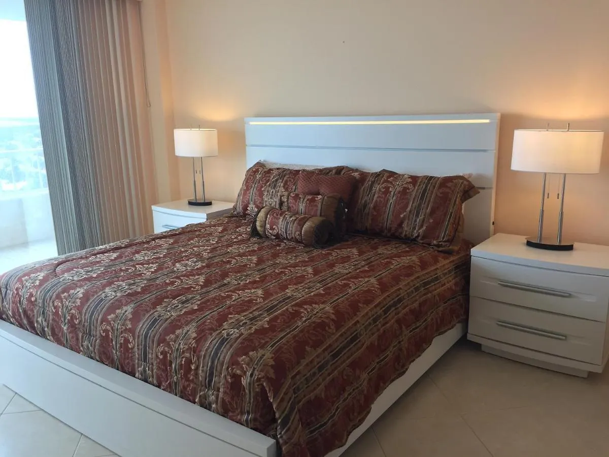 Beachfront 2 Bed 2 Bath Penthouse Holiday home