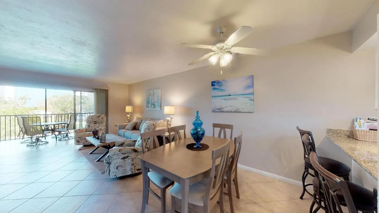 Desirable Location, Directly Across Street From South Access!!! Holiday home