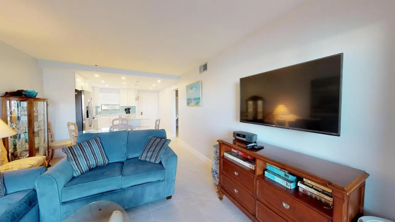 Renovated 2 Story 2 Bed 2 Bath Unit With On-site Dolphin Tiki *