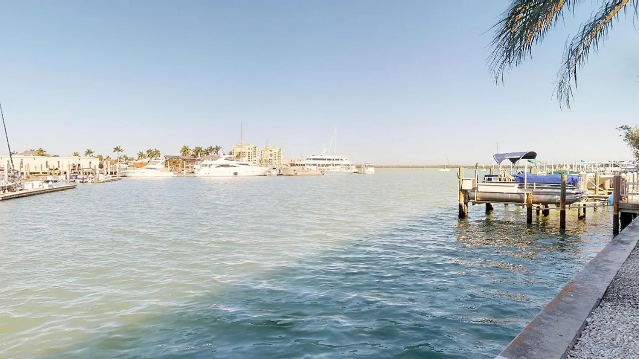 Renovated 2 Story 2 Bed 2 Bath Unit With On-site Dolphin Tiki *