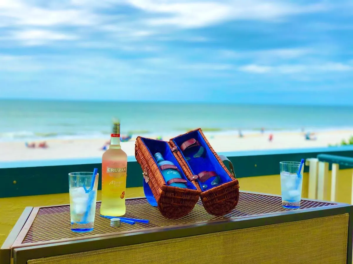 Soft, Sandy Beaches I Long Views From Premiere Over-sized Balcony! Holiday home *