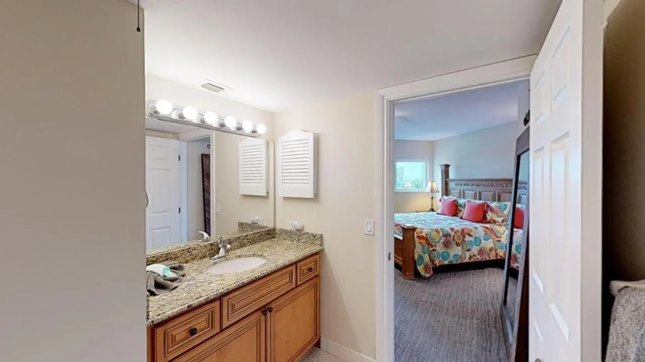 Floor Condo, Steps Away From Jw Marriott And Access!! Holiday home *