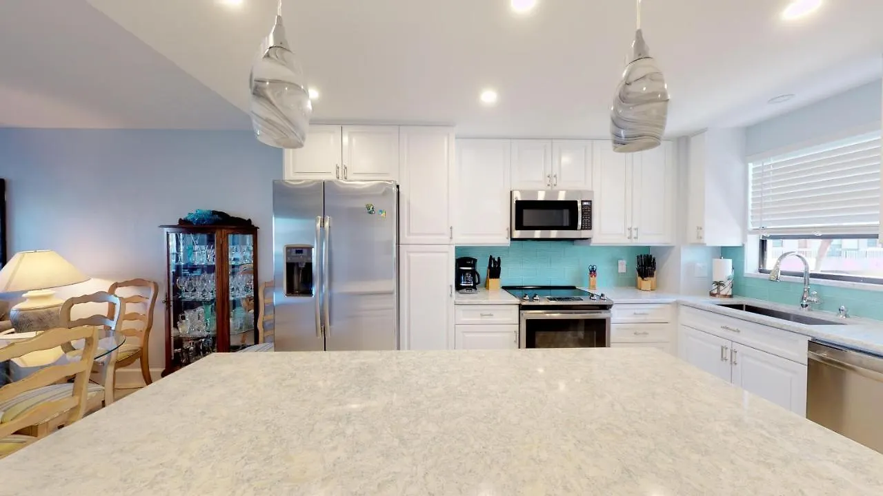 Holiday home Renovated 2 Story 2 Bed 2 Bath Unit With On-site Dolphin Tiki