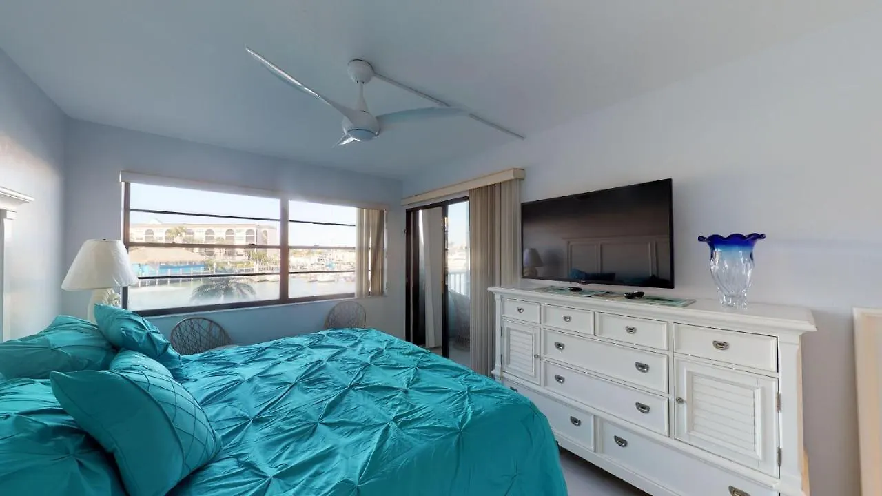 Holiday home Renovated 2 Story 2 Bed 2 Bath Unit With On-site Dolphin Tiki