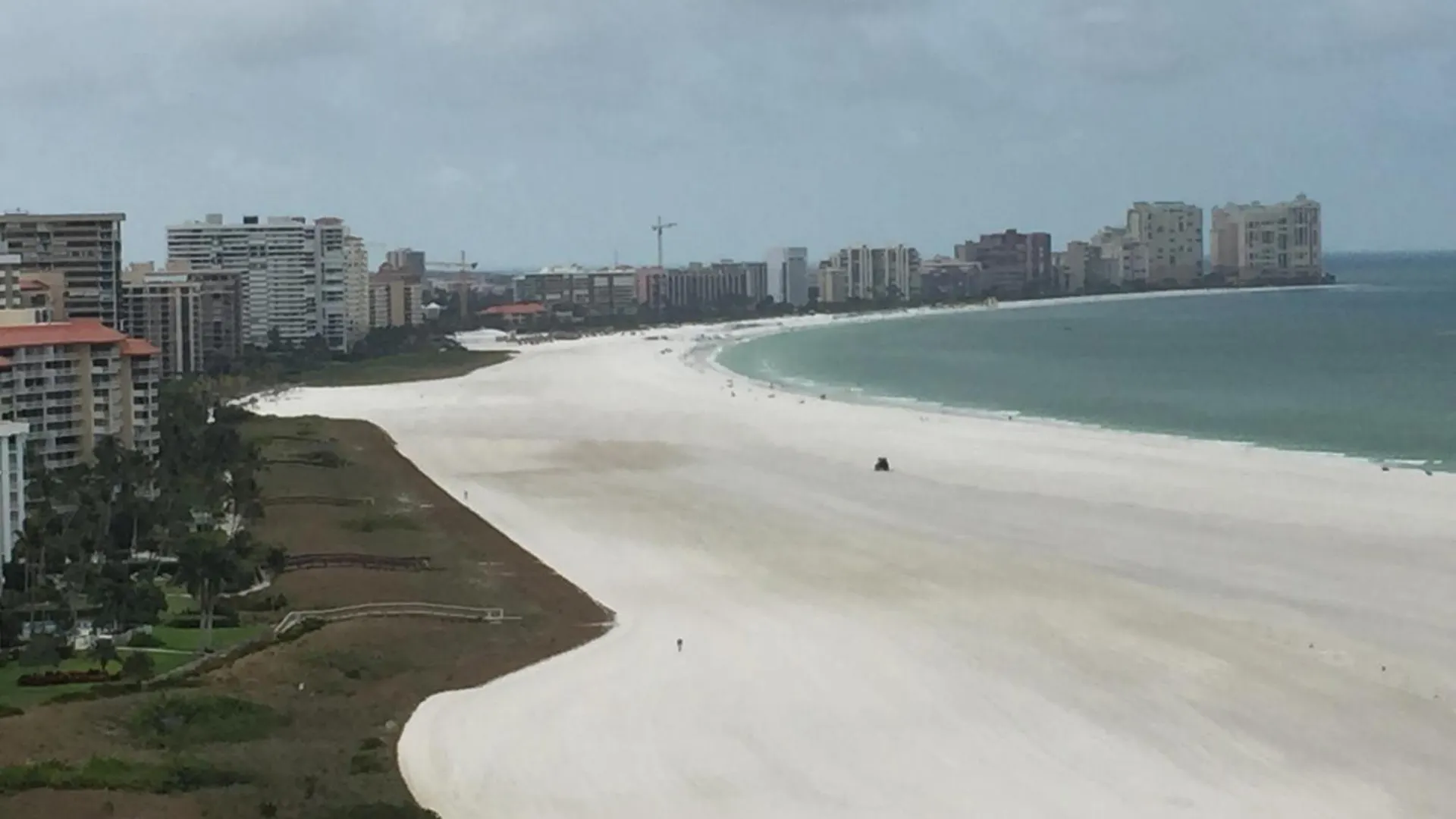 Beachfront 2 Bed 2 Bath Penthouse Holiday home *