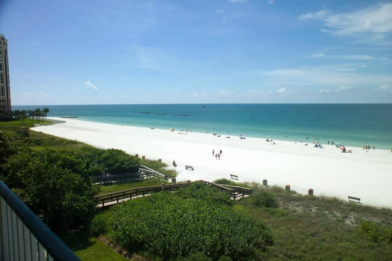 Gorgeous Views That Stretch Forever Right From Your Very Own Private Balcony! Holiday home *