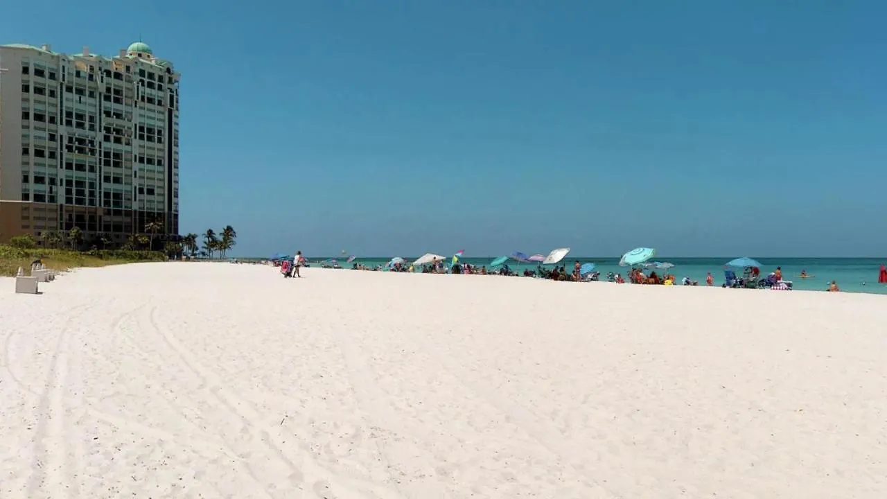 Steps Away From The Soft, White, Sandy Beaches Of Beautiful Marco Island!! Holiday home