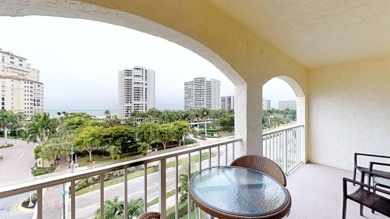 Floor Condo, Steps Away From Jw Marriott And Access!! Holiday home