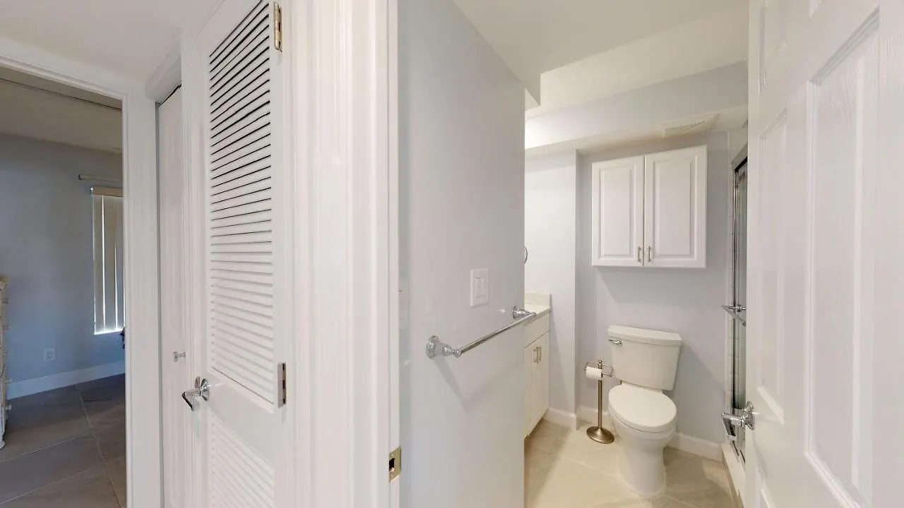 Renovated 2 Story 2 Bed 2 Bath Unit With On-site Dolphin Tiki Holiday home