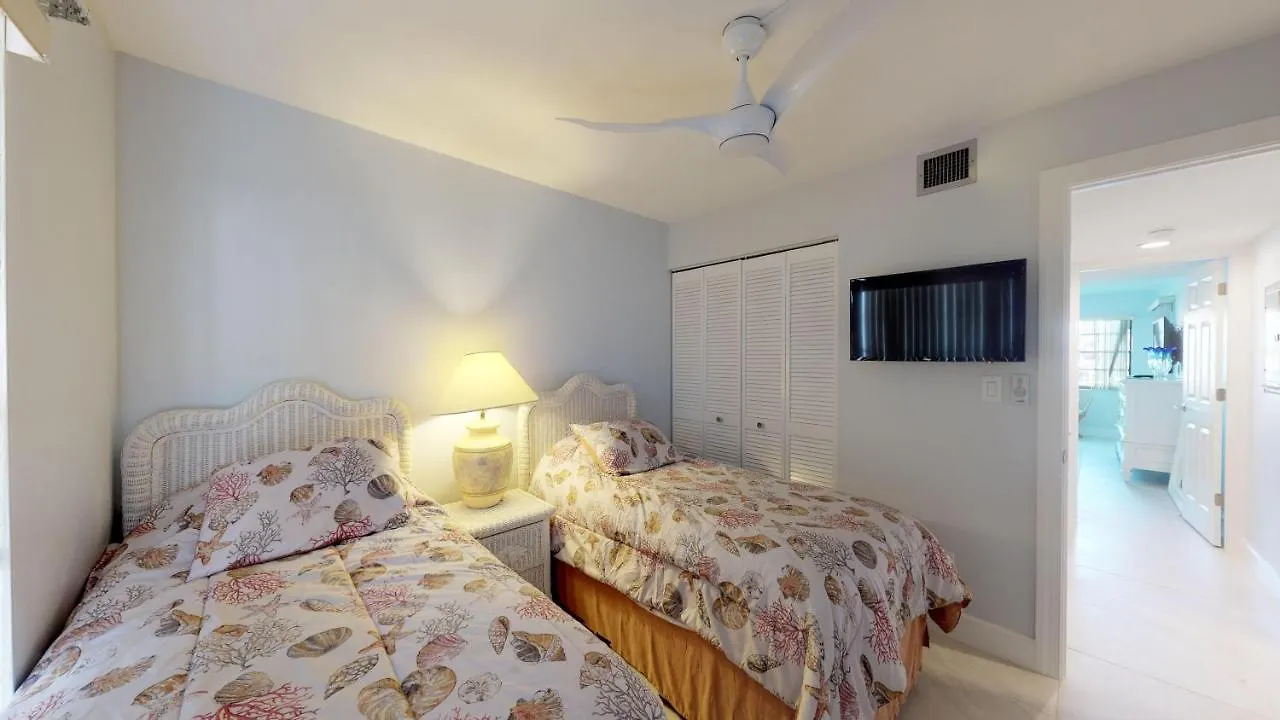 Holiday home Renovated 2 Story 2 Bed 2 Bath Unit With On-site Dolphin Tiki