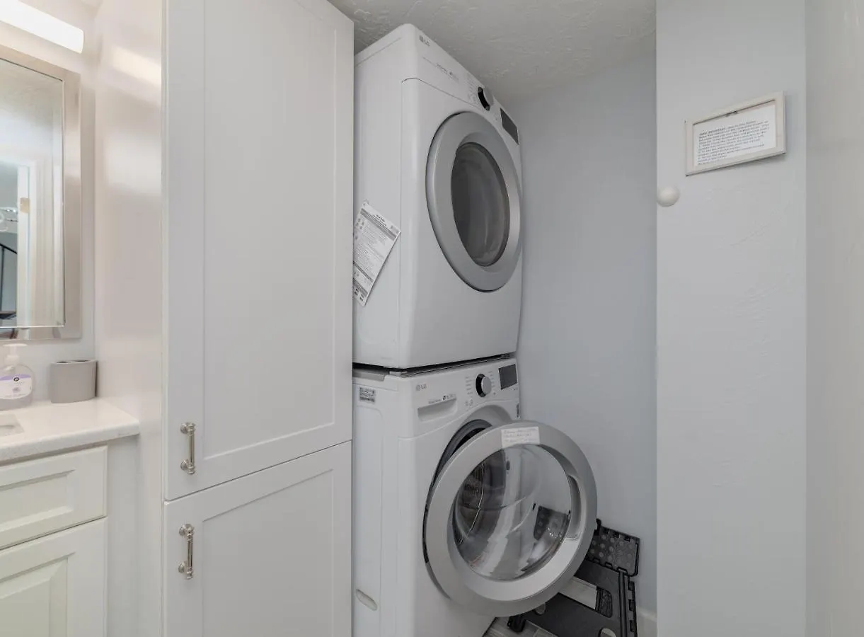بيت للعطل Renovated 2 Story 2 Bed 2 Bath Unit With On-site Dolphin Tiki *