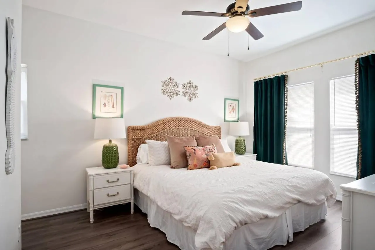Royal Palm 203