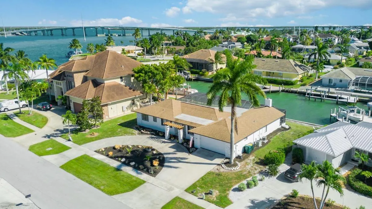 Casa de Férias Elevated 955 - Spacious Family Riverfront 4 Bedrooms *