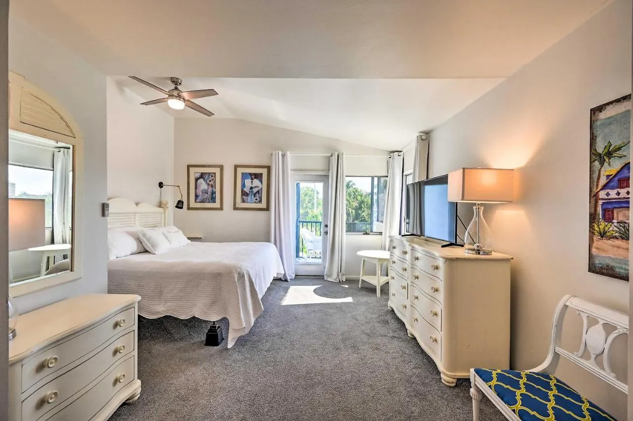 Sunny Gem With Shared Pool And Dock! * Marco Island