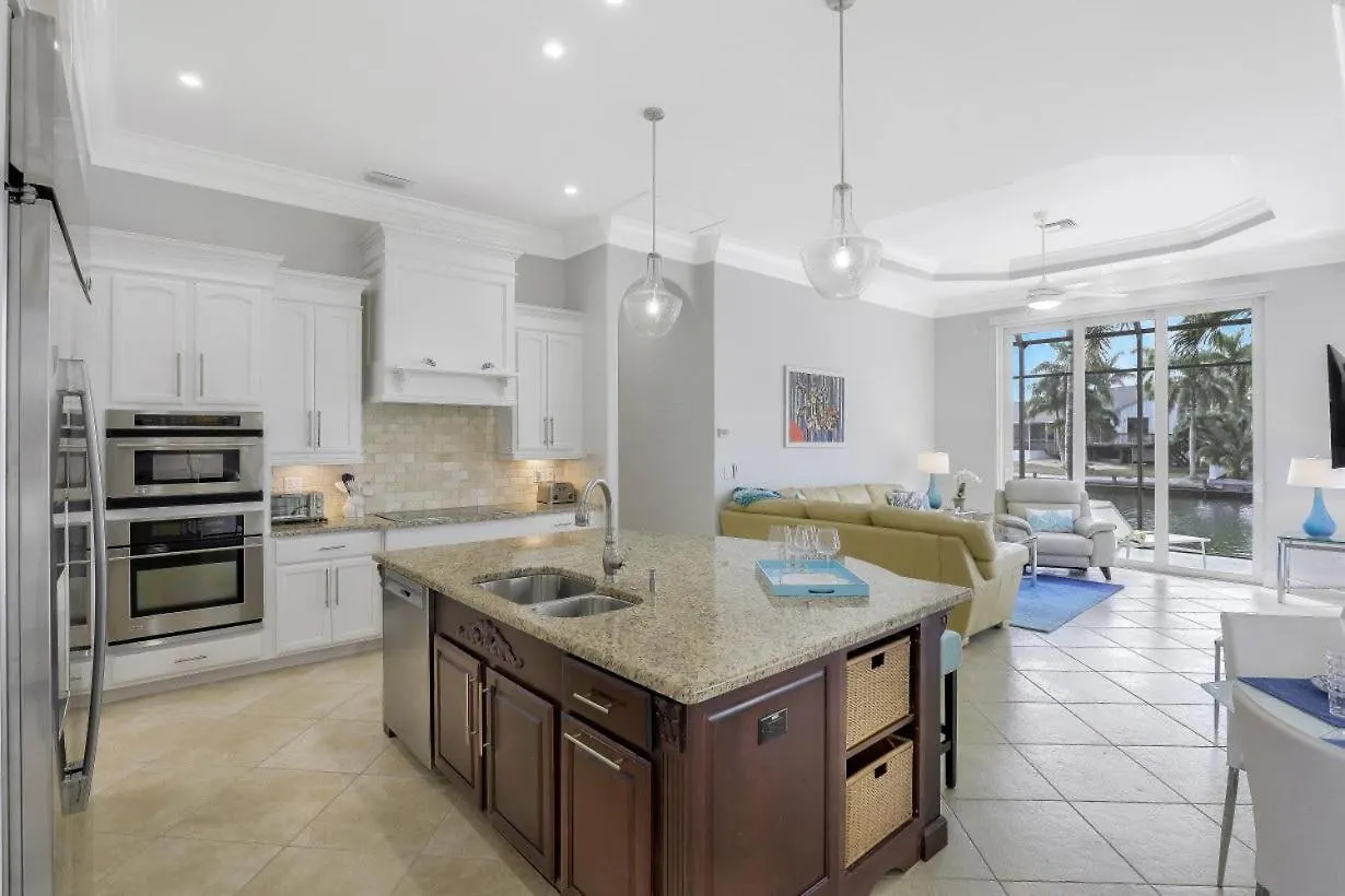 Holiday home 268 Edgewater Court *