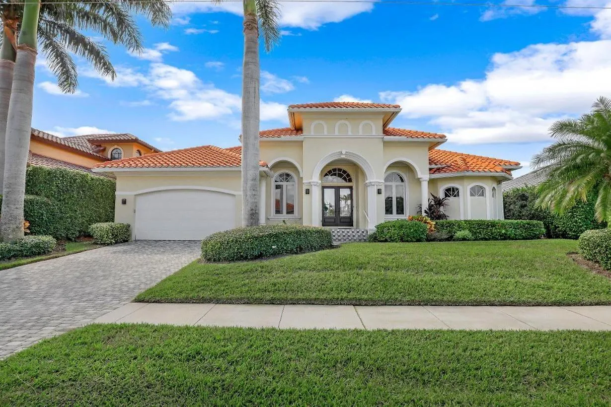 268 Edgewater Court * Marco Island