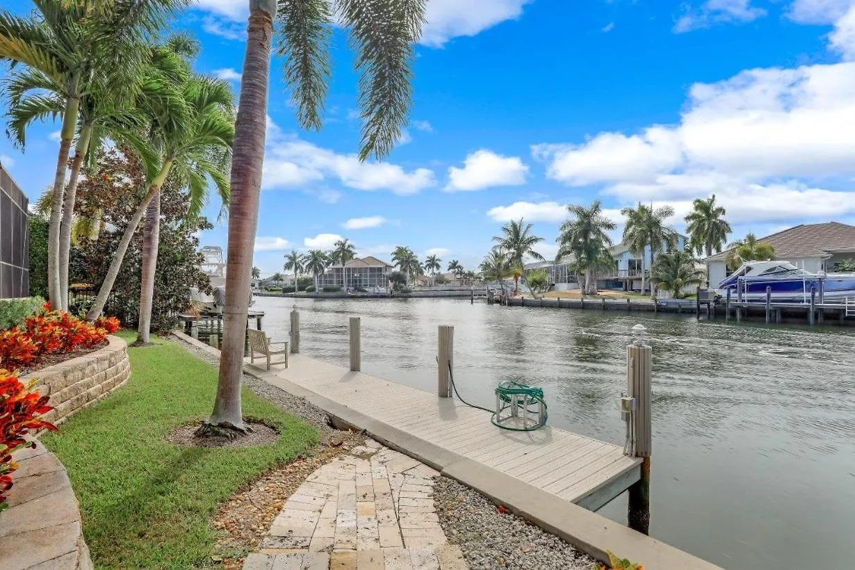 Holiday home 268 Edgewater Court