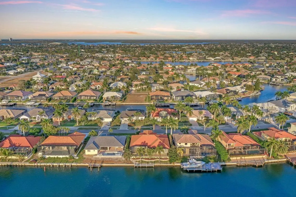 268 Edgewater Court Holiday home *