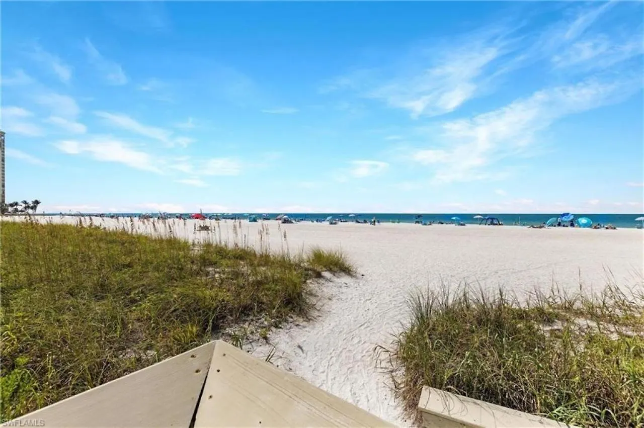 The Sea-winds I Renovated Beachfront 2 Bed 2 Bath 度假居